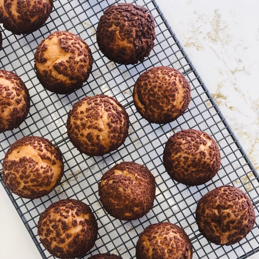 DARK CHOCOLATE COOKIE CHOUX