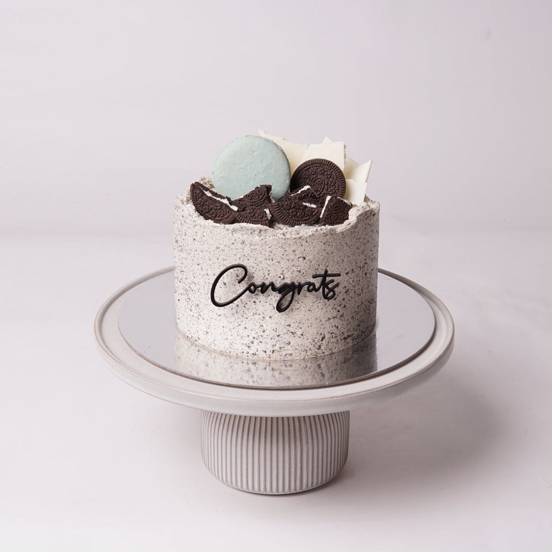 COOKIES & CREAM CAKE WITH CAKE-FRONT-BADGE (1 WORD)