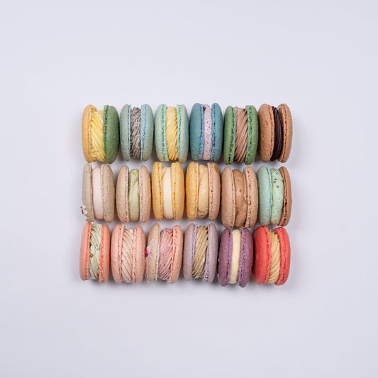 CHOOSE YOUR FAVOURITE 12-PACK MACARONS